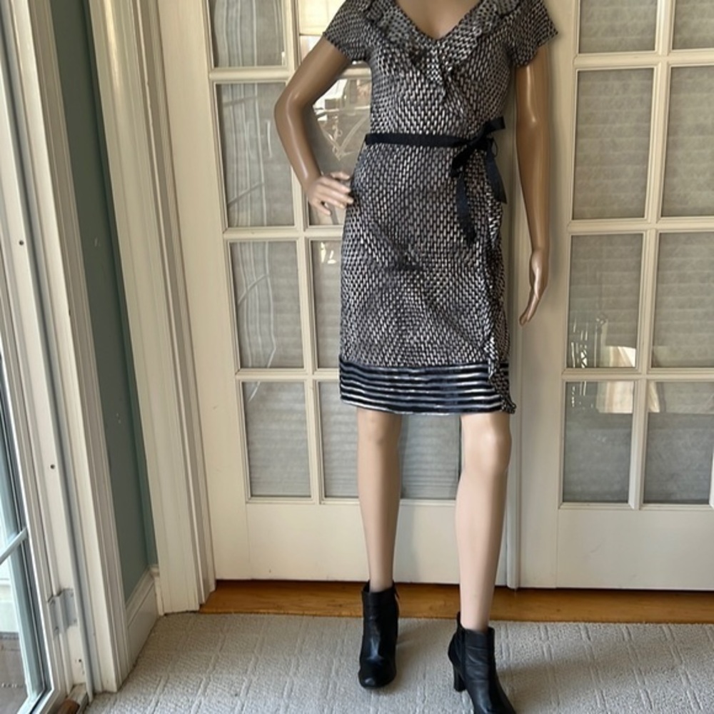 Banana Republic grey geo print faux wrap ruffle dress